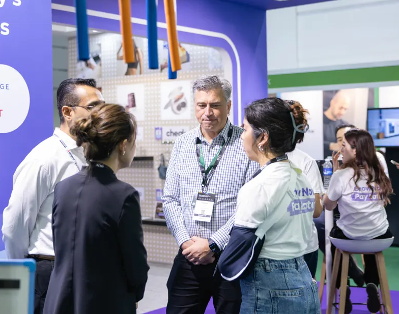2027年新加坡亚洲数码营销展览会DMEXCO Asia展馆现场,专业观众参观实况