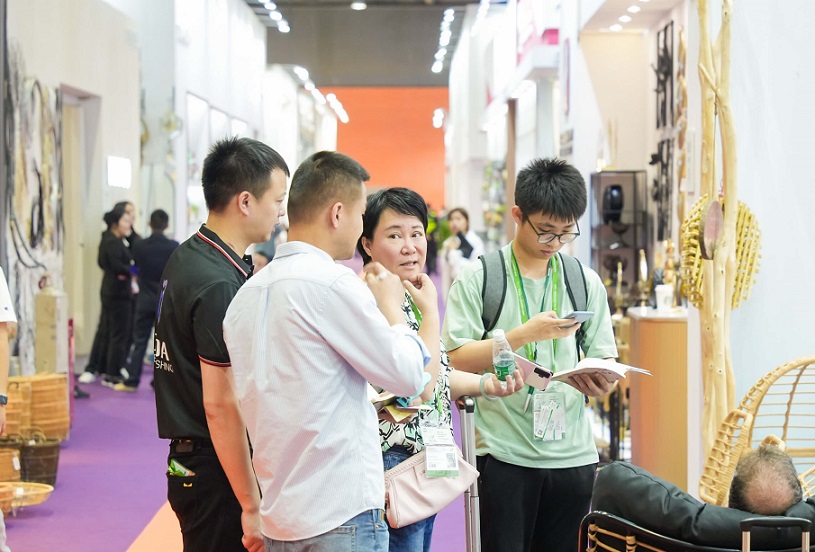 2026年广州(锦汉)家居用品及礼品展览会JINHAN FAIR HOME GIFTS参展商与海外采购商展台洽谈现场