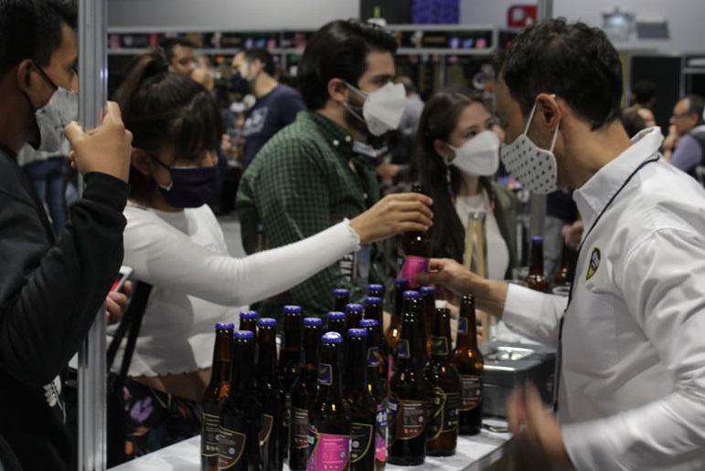 2026年墨西哥啤酒精酿酒及饮料加工展览会Cerveza Mexico参展商与海外采购商展台洽谈现场
