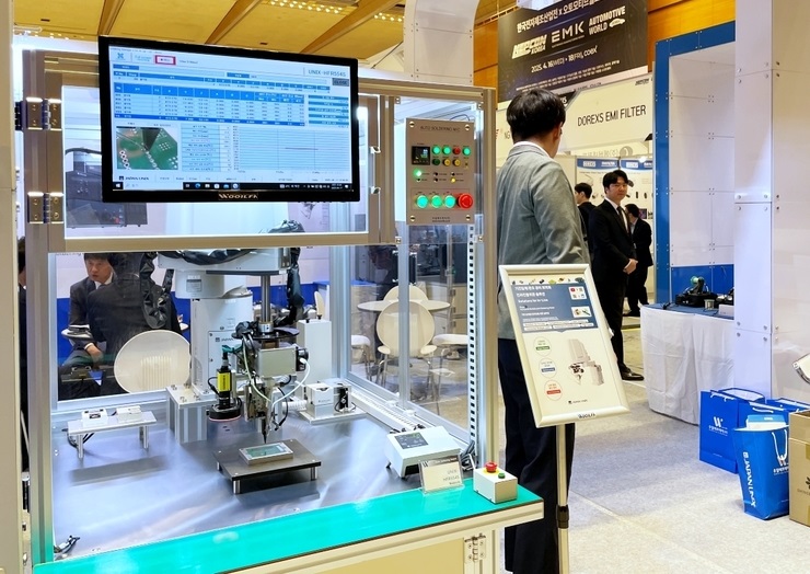 2027年韩国首尔汽车电子工业技术展览会Automotive World Korea参展商与海外采购商展台洽谈现场