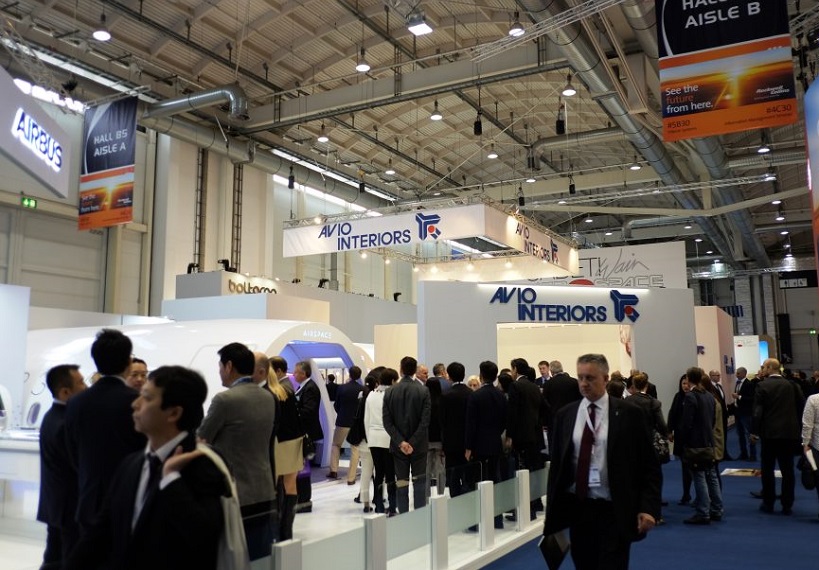 2027年德国汉堡飞机餐饮及服务展览会WTCE参展商与海外采购商展台洽谈现场