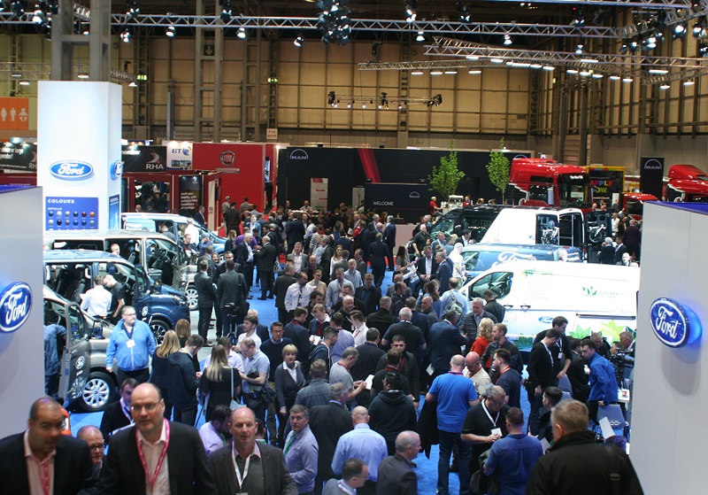 2027年英国伯明翰卡车及商用车展览会Commercial Vehicle Show参展商与海外采购商展台洽谈现场