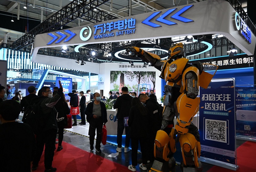 2026年苏交会-江苏南京新能源电动车及汽车展CHINA E BIKE参展商与海外采购商展台洽谈现场