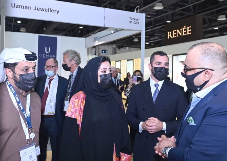 2026年中东迪拜珠宝首饰及科技展览会JGT DUBAI展馆现场，专业观众参观实况