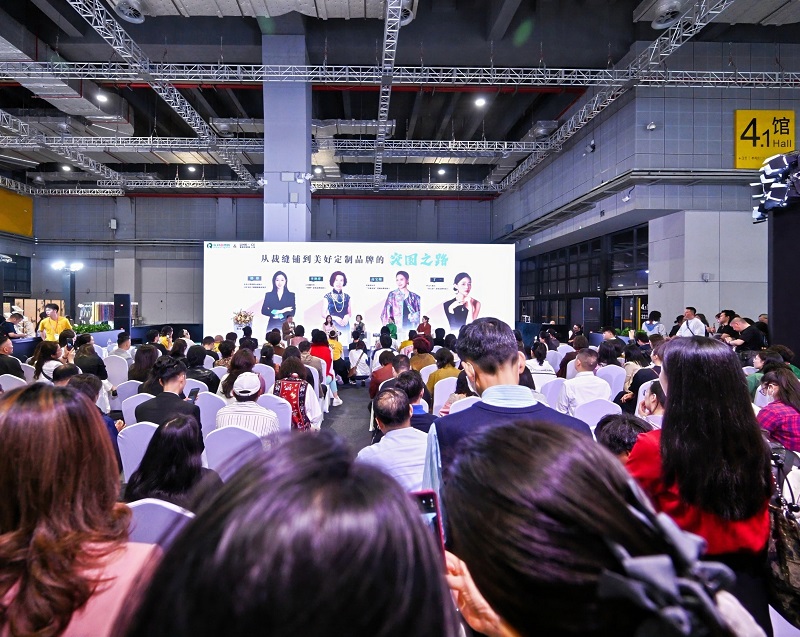 2027年上海服装定制主题展LINK FASHION展会现场产品演示与行业交流活动