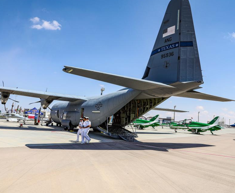 2028年埃及阿拉曼国际航展El Alamein International Airshow展馆现场,专业观众参观实况