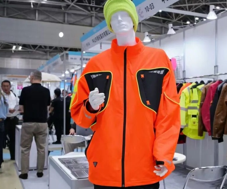 2027年日本东京服装成衣展秋冬AFFAFF展馆现场,专业观众参观实况