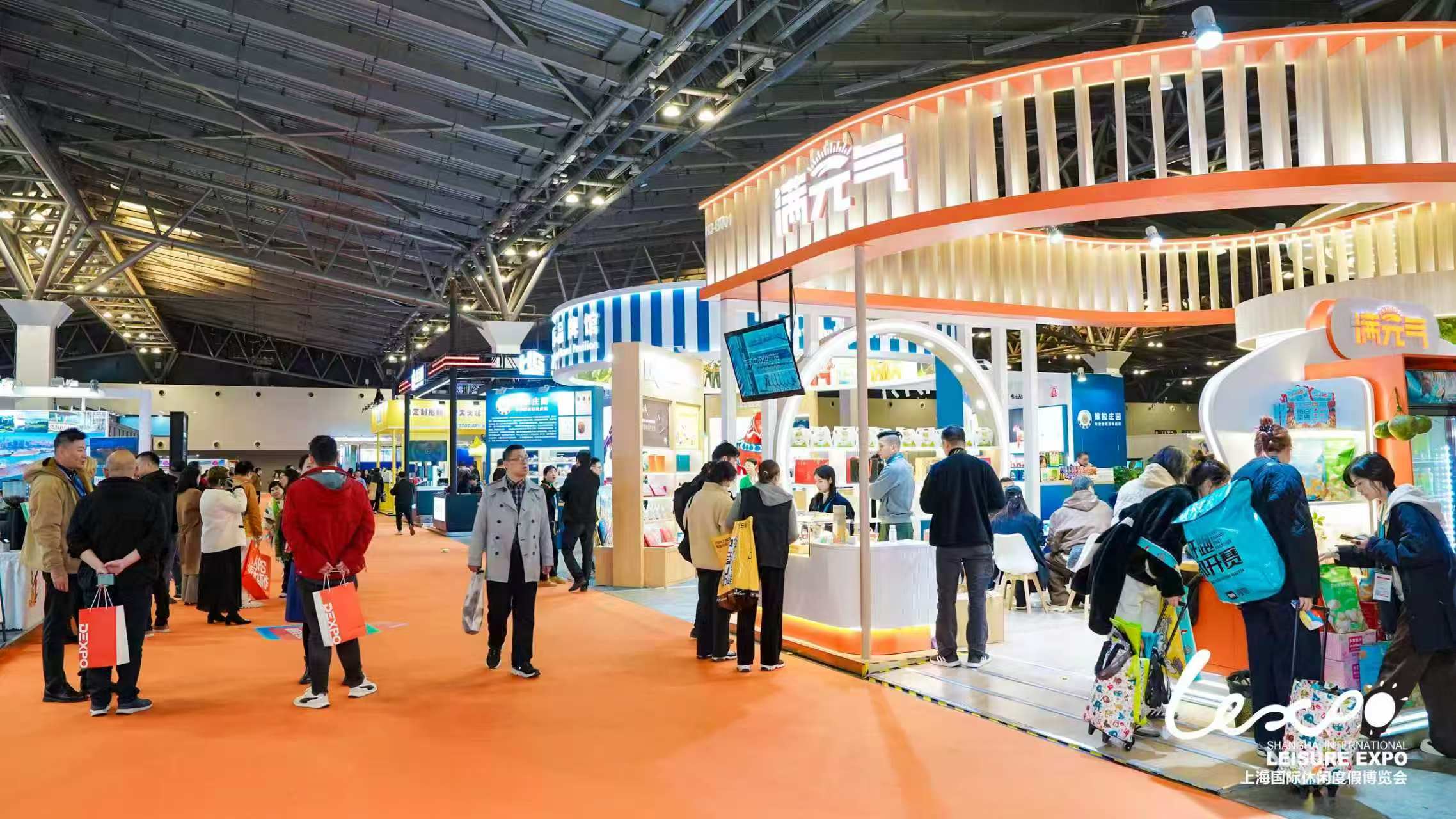 2026年上海国际休闲度假博览会SHANGHAI INTERNATIONAL LEISURE EXPO展馆现场,专业观众参观实况