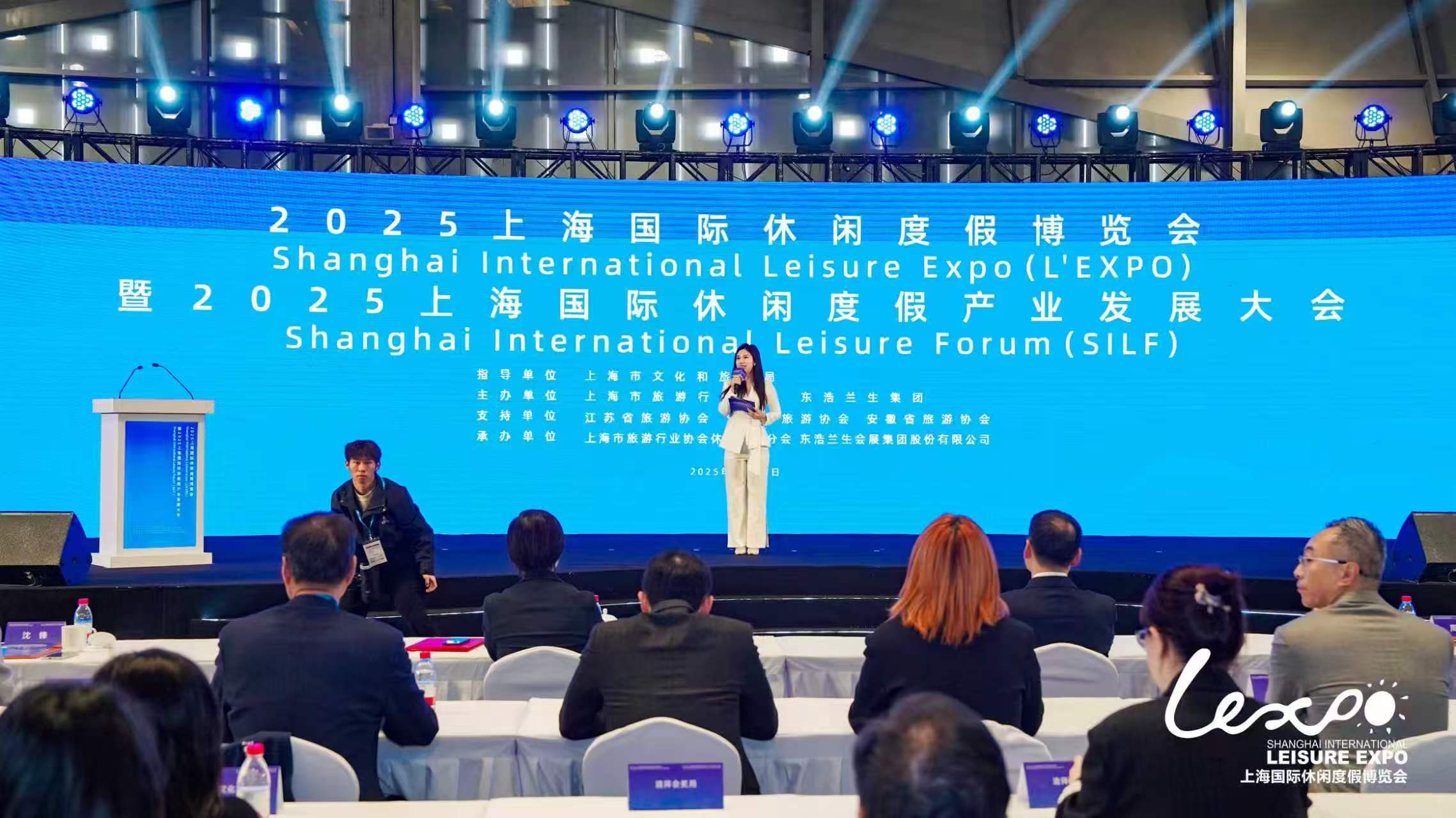 2026年上海国际休闲度假博览会SHANGHAI INTERNATIONAL LEISURE EXPO参展商与海外采购商展台洽谈现场
